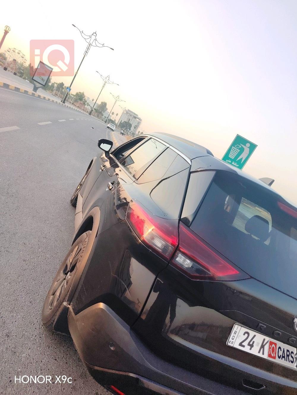 نيسان روج